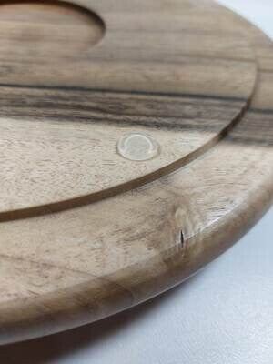 houten taartplateau met glazen stolp, handmade, handgemaakt in België op de houtdraaibank, houtsoort  'Europese Walnoot', 'Notelaar'