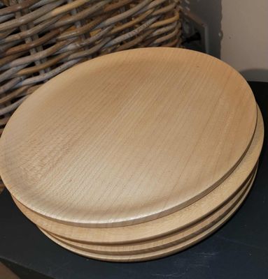 LARP, reënactment, middeleeuwen.  Plat bord uit ‘Esdoorn.. handmade in België, ambachtelijk gedraaid op de houtdraaibank