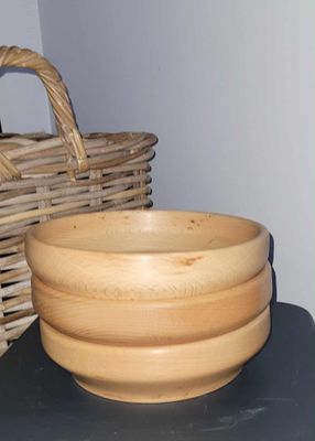 LARP, reënactment, middeleeuwen.  Diep bord uit ‘Beukenhout’. handmade in België, ambachtelijk gedraaid op de houtdraaibank
