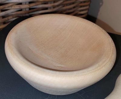 LARP, reënactment, middeleeuwen.  Onbehandelde vijzel uit Esdoorn en een ergonomische vijzel uit steenbeuk. handmade in België, ambachtelijk gedraaid op de houtdraaibank