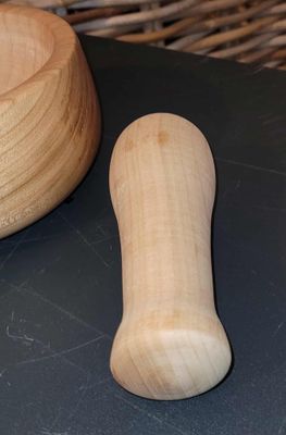 LARP, reënactment, middeleeuwen.  Onbehandelde vijzel uit Kerselaar en een vijzel uit Beuk. handmade in België, ambachtelijk gedraaid op de houtdraaibank