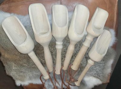 Onbehandelde  voedingsschepjes uit steenbeuk. handmade in Belgium, handgemaakt in België, ambachtelijk gedraaid op de houtdraaibank