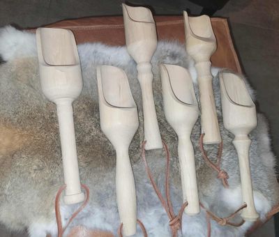 Onbehandelde  voedingsschepjes uit steenbeuk. handmade in Belgium, handgemaakt in België, ambachtelijk gedraaid op de houtdraaibank