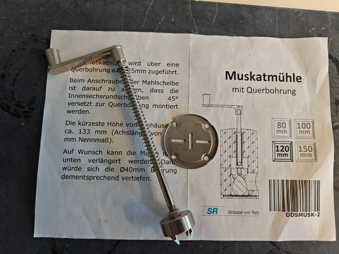 Nootmuskaatmolen, 'Swiss Made' messen, handgemaakt op de houtdraaibank, houtsoort Europese Notelaar