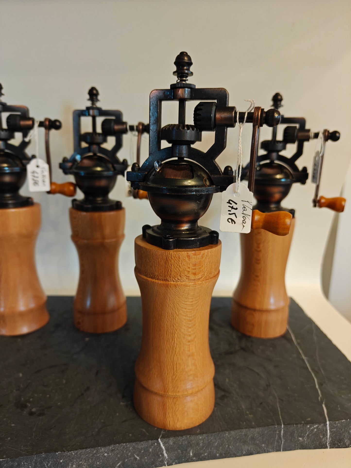 Pepermolen, steampunk, old-skool molentje,  handmade, handgemaakt in België op de houtdraaibank, houtsoort 'Plataan'
