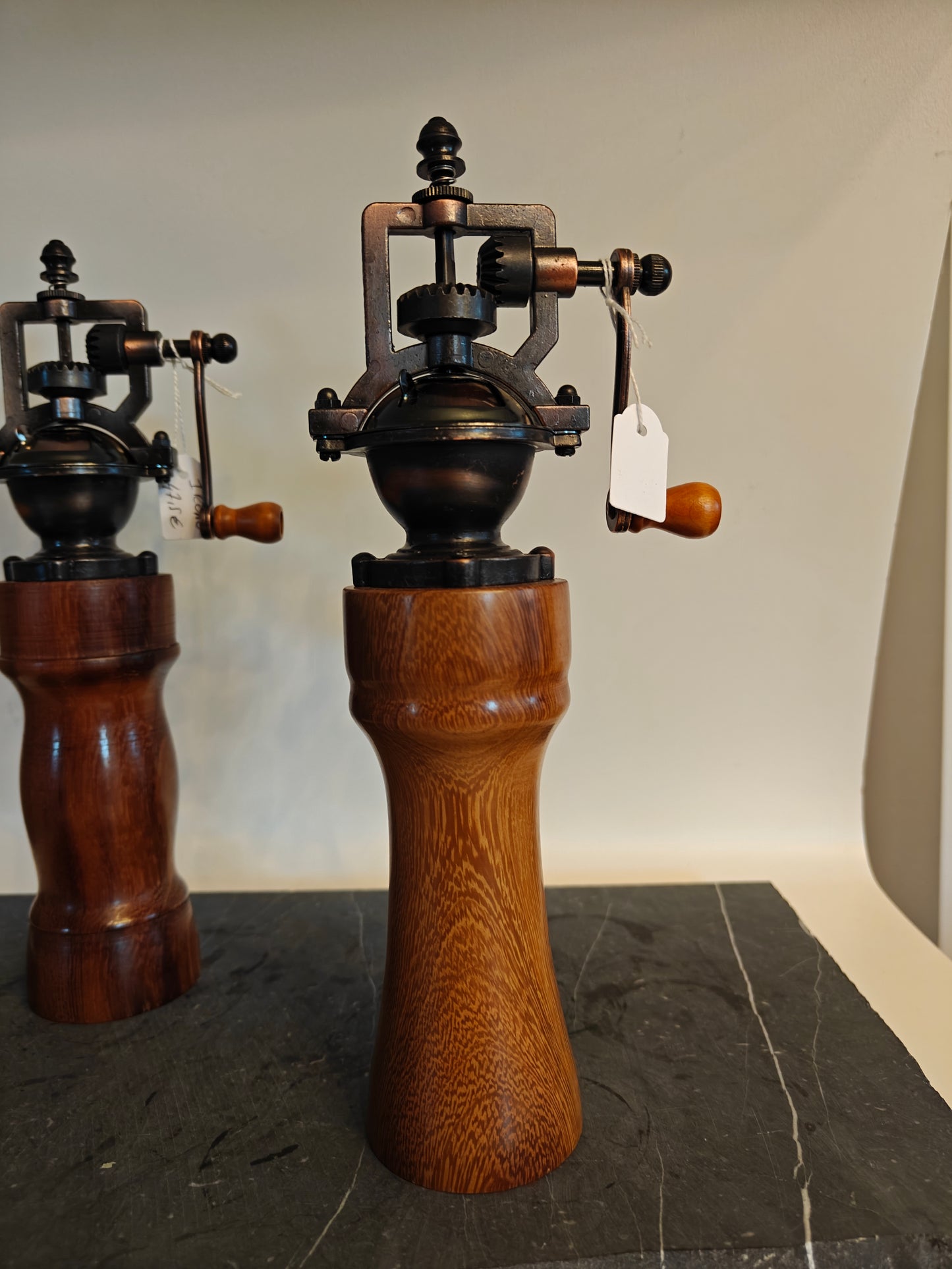 Pepermolen, steampunk, old-skool molentje,  handmade, handgemaakt in België op de houtdraaibank, houtsoort 'Iroko'