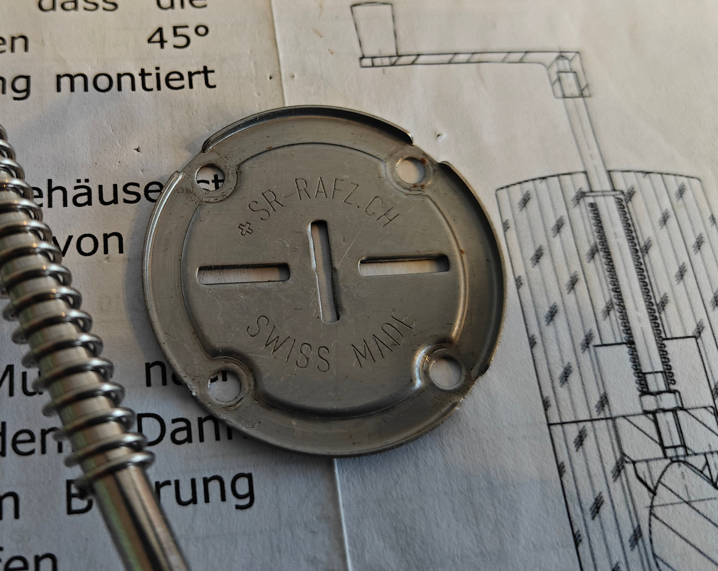 Nootmuskaatmolen, 'Swiss Made' messen, handgemaakt op de houtdraaibank, houtsoort Europese Notelaar