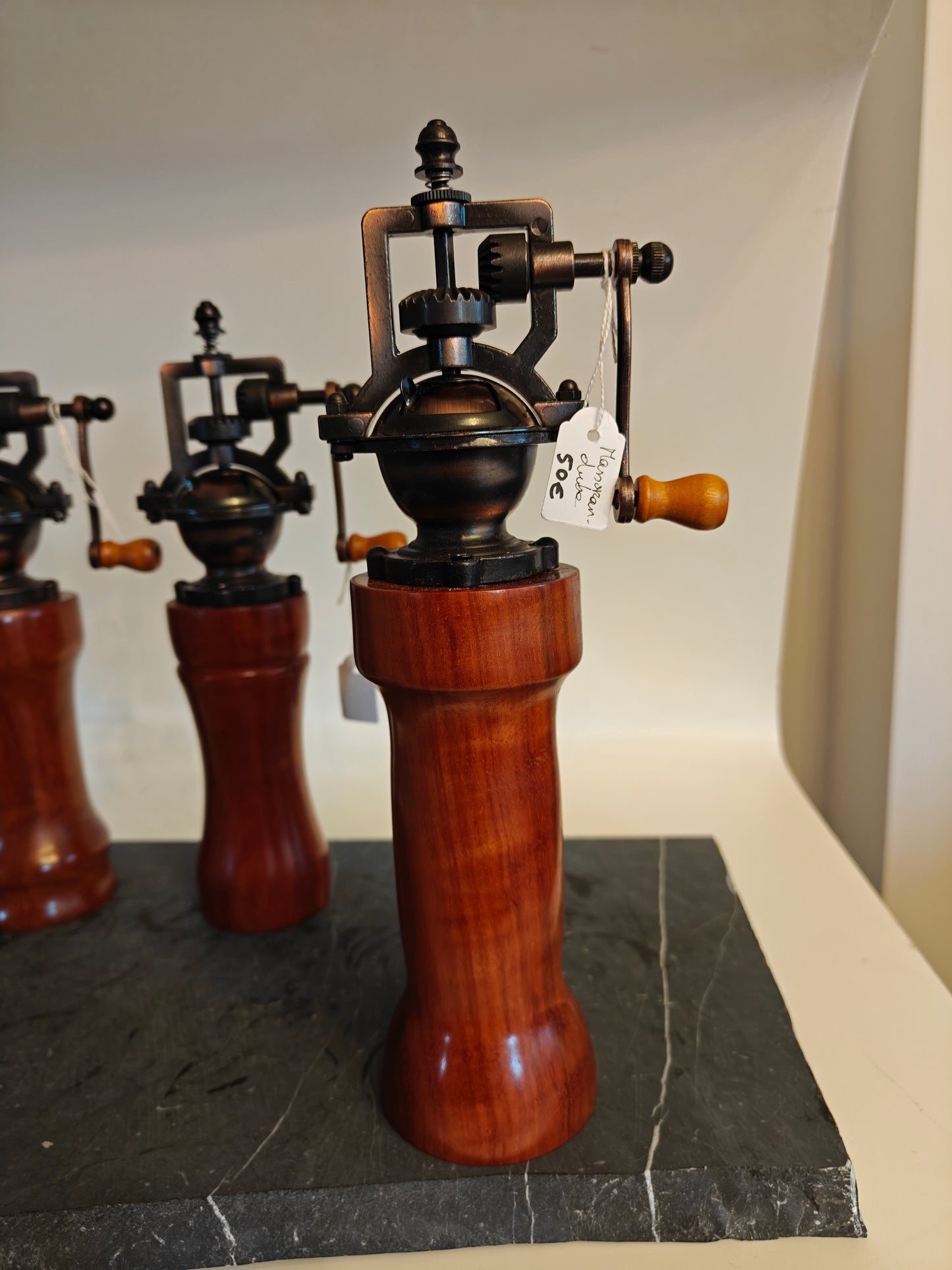 Pepermolen, steampunk, old-skool molentje,  handmade, handgemaakt in België op de houtdraaibank, houtsoort 'Massaranduba'