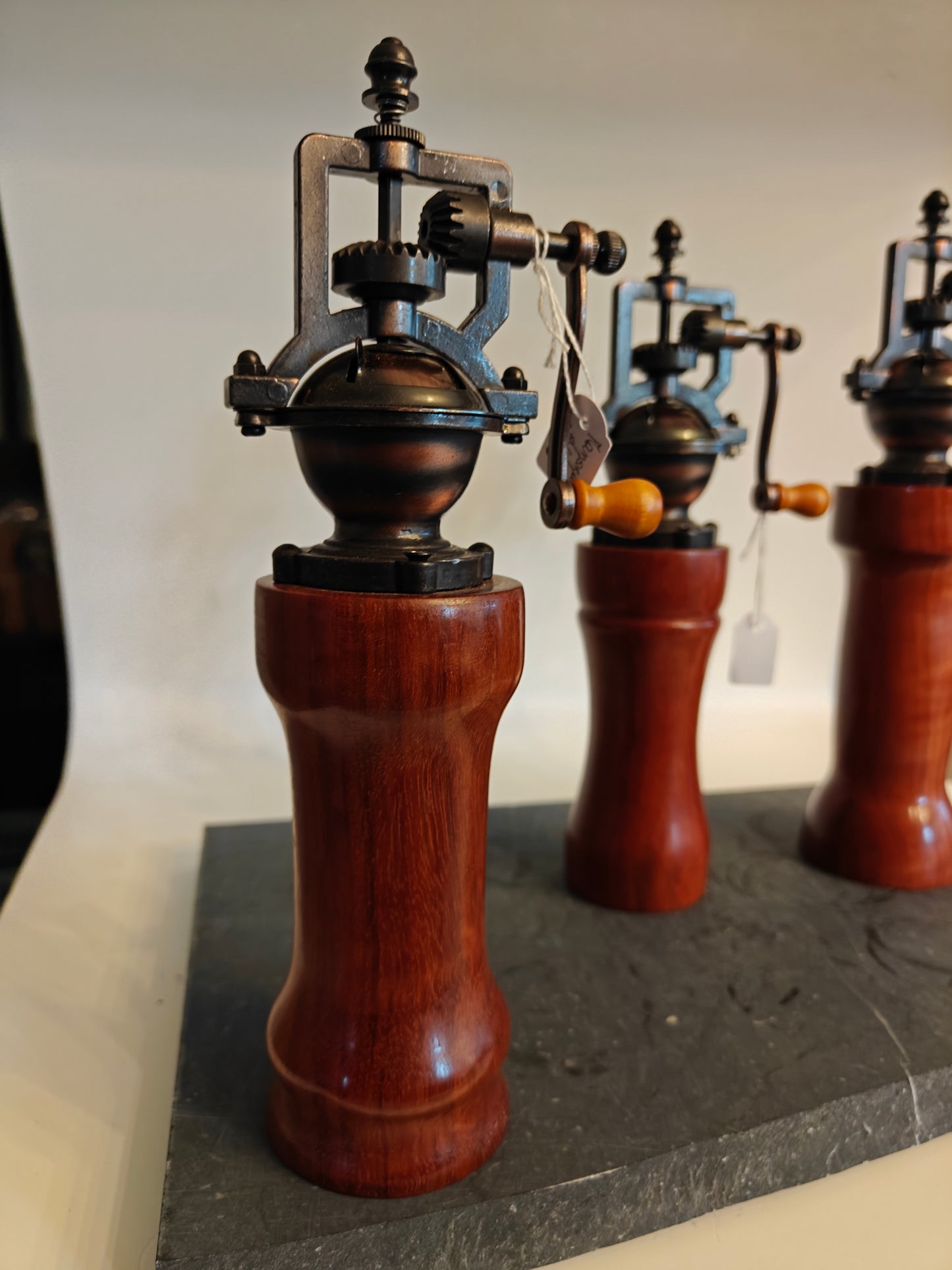 Pepermolen, steampunk, old-skool molentje,  handmade, handgemaakt in België op de houtdraaibank, houtsoort 'Massaranduba'