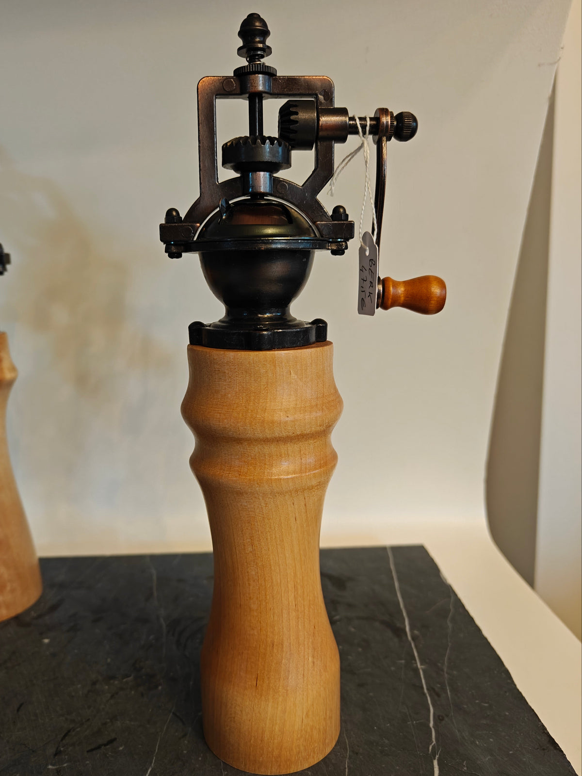 Pepermolen, steampunk, old-skool molentje,  handmade, handgemaakt in België op de houtdraaibank, houtsoort 'Inlandse Berk'