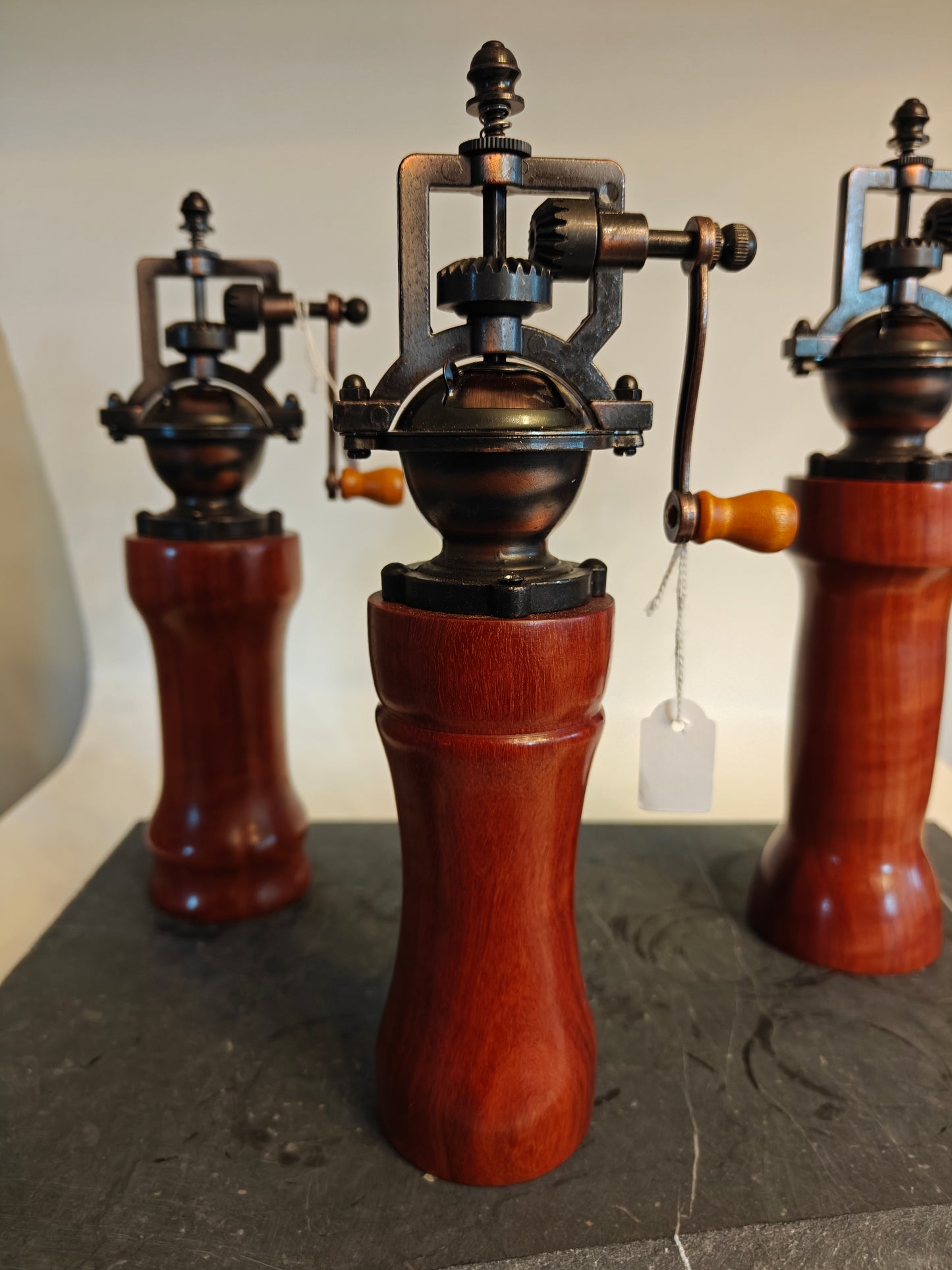 Pepermolen, steampunk, old-skool molentje,  handmade, handgemaakt in België op de houtdraaibank, houtsoort 'Massaranduba'