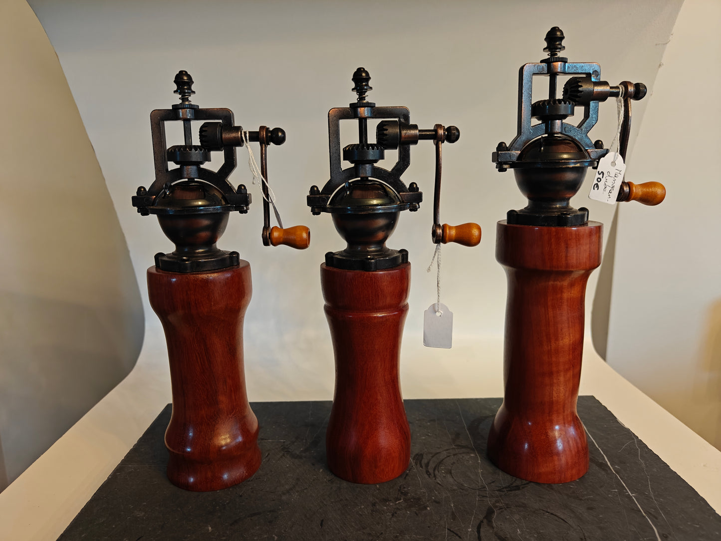 Pepermolen, steampunk, old-skool molentje,  handmade, handgemaakt in België op de houtdraaibank, houtsoort 'Massaranduba'