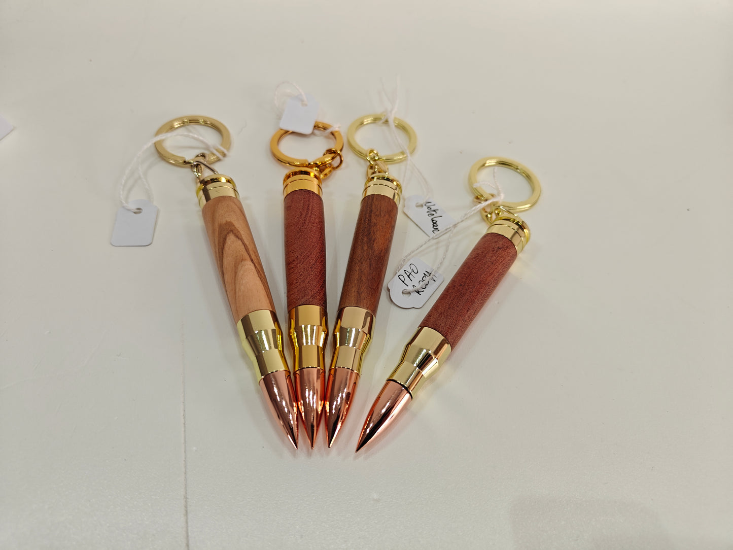 Bullet key chain uit verschillende houtsoorten, handgemaakt in België