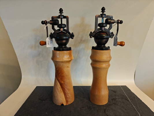 Pepermolen, steampunk, old-skool molentje,  handmade, handgemaakt in België op de houtdraaibank, houtsoort 'Inlandse Berk'