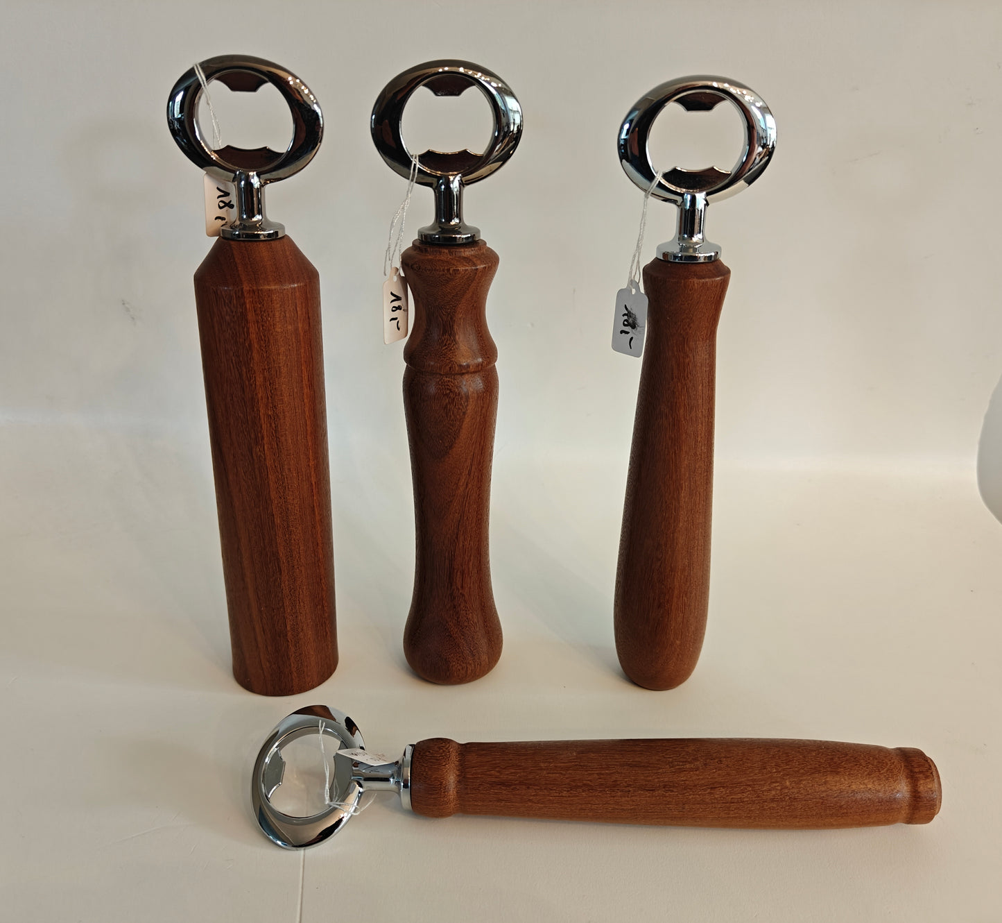 Houten flessenopener, handgemaakt op de houtdraaibank, houtsoort 'Afromosia'