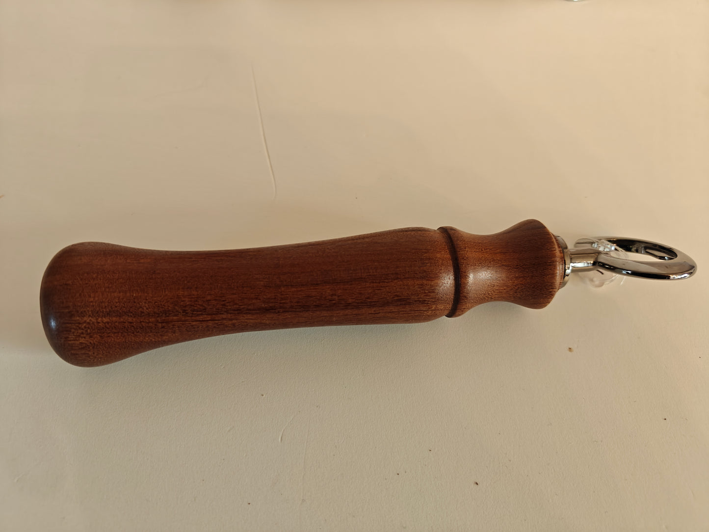 Houten flessenopener, handgemaakt op de houtdraaibank, houtsoort 'Afromosia'