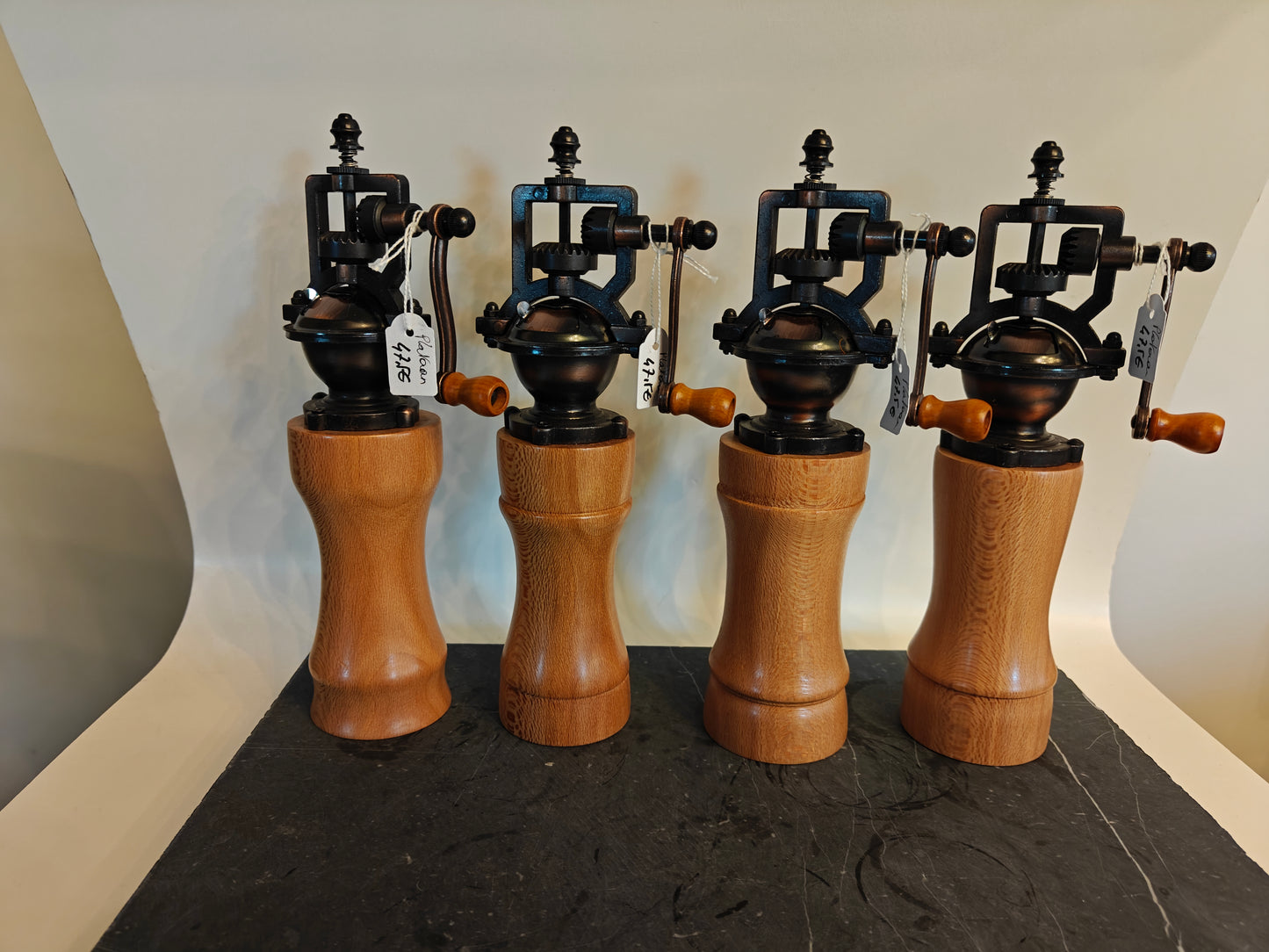 Pepermolen, steampunk, old-skool molentje,  handmade, handgemaakt in België op de houtdraaibank, houtsoort 'Plataan'
